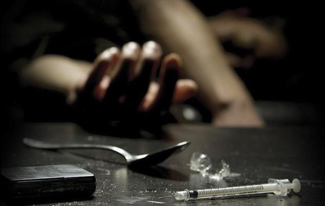 چگونه می‌توان افراد را از خطرات استفاده از این مواد آگاه کرد؟